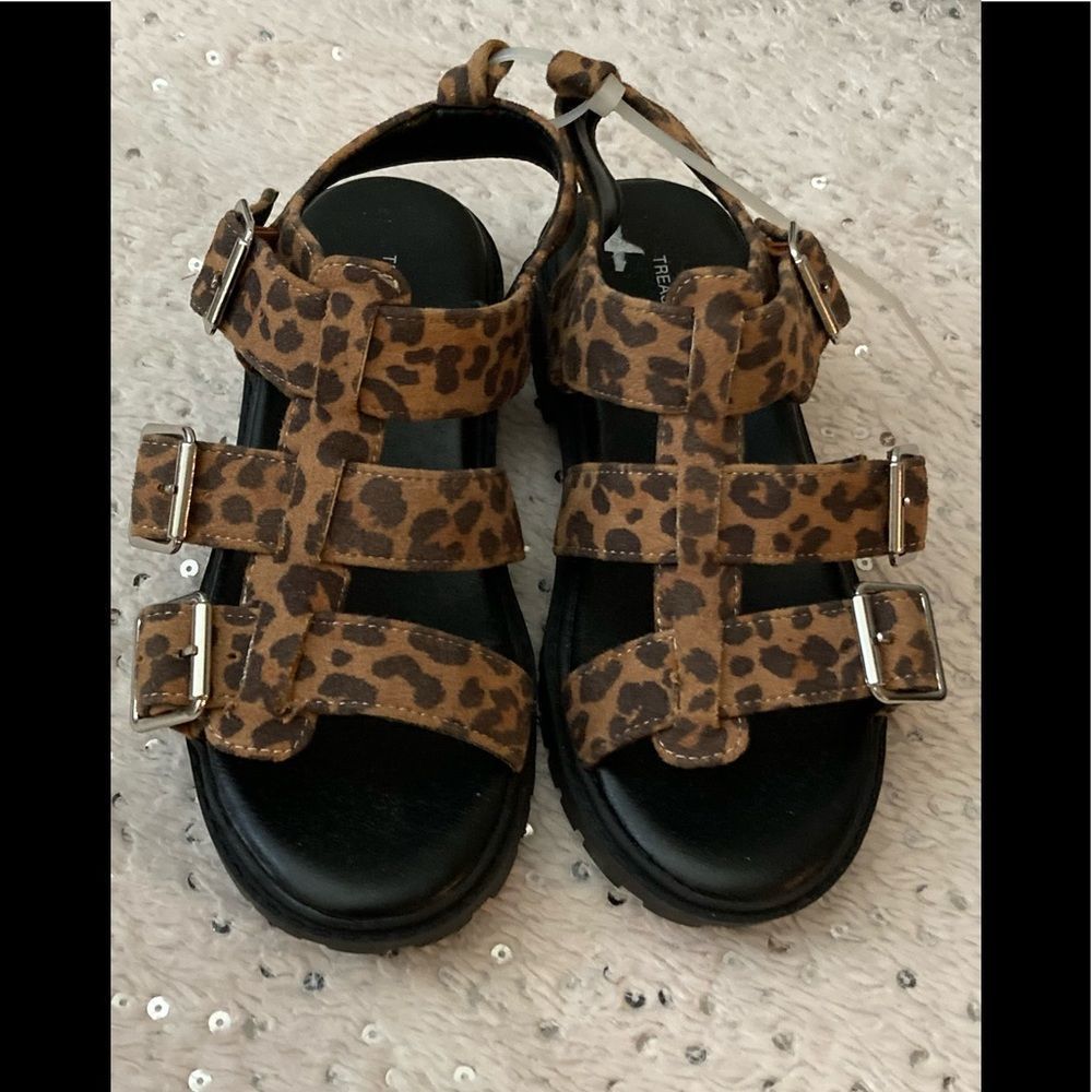 Girl’s Treasure & Bond Gabrielle Leopard Sandals 13 New